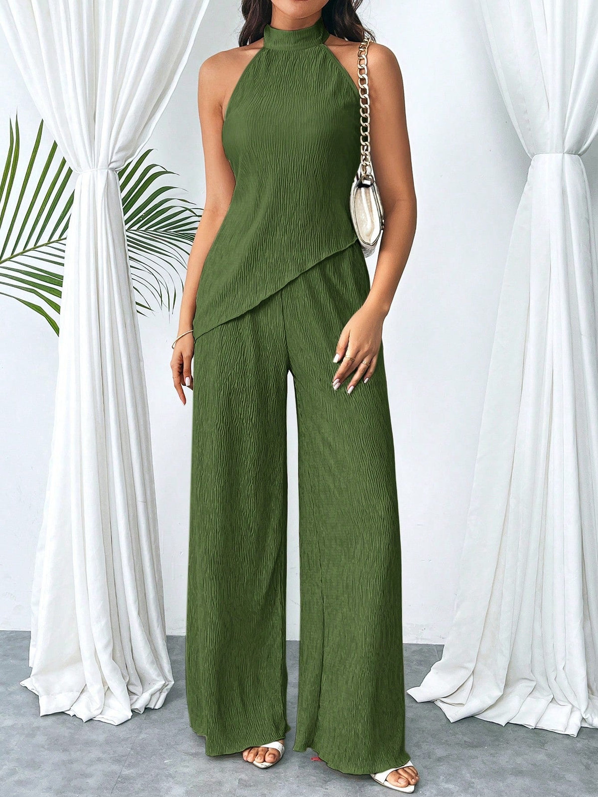Set di pantaloni a gamba larga e camicetta halter kaki con orlo irregolare plissettato e schiena scoperta