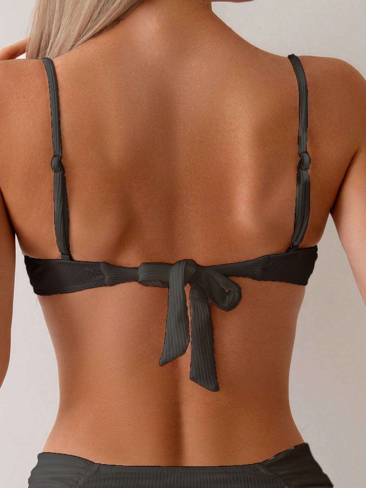 Set Di Bikini Con Dettaglio Circolare E Spalline Sottili