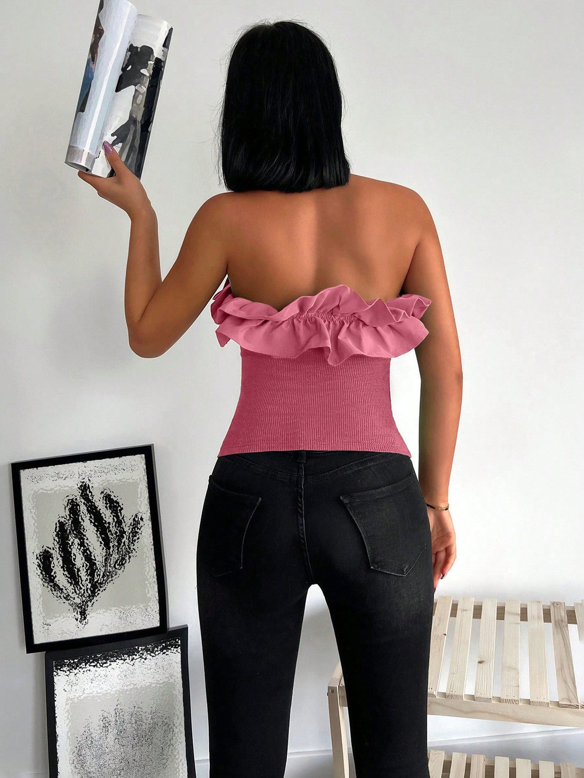 Maglia donna a tinta unita dallo stile minimalista con bordo arricciato