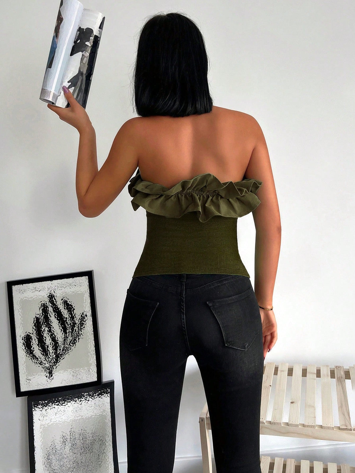 Maglia donna a tinta unita dallo stile minimalista con bordo arricciato