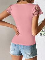 Maglietta pizzo guipure a contrasto collo a cuore