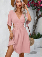 Abiti con cut out sulla vita manica a farfalla