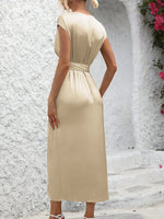 Abito casual con scollo a V, maniche a pipistrello con spacco per l'estate