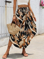 Abito a scacchi con nodo frontale e orlo asimmetrico