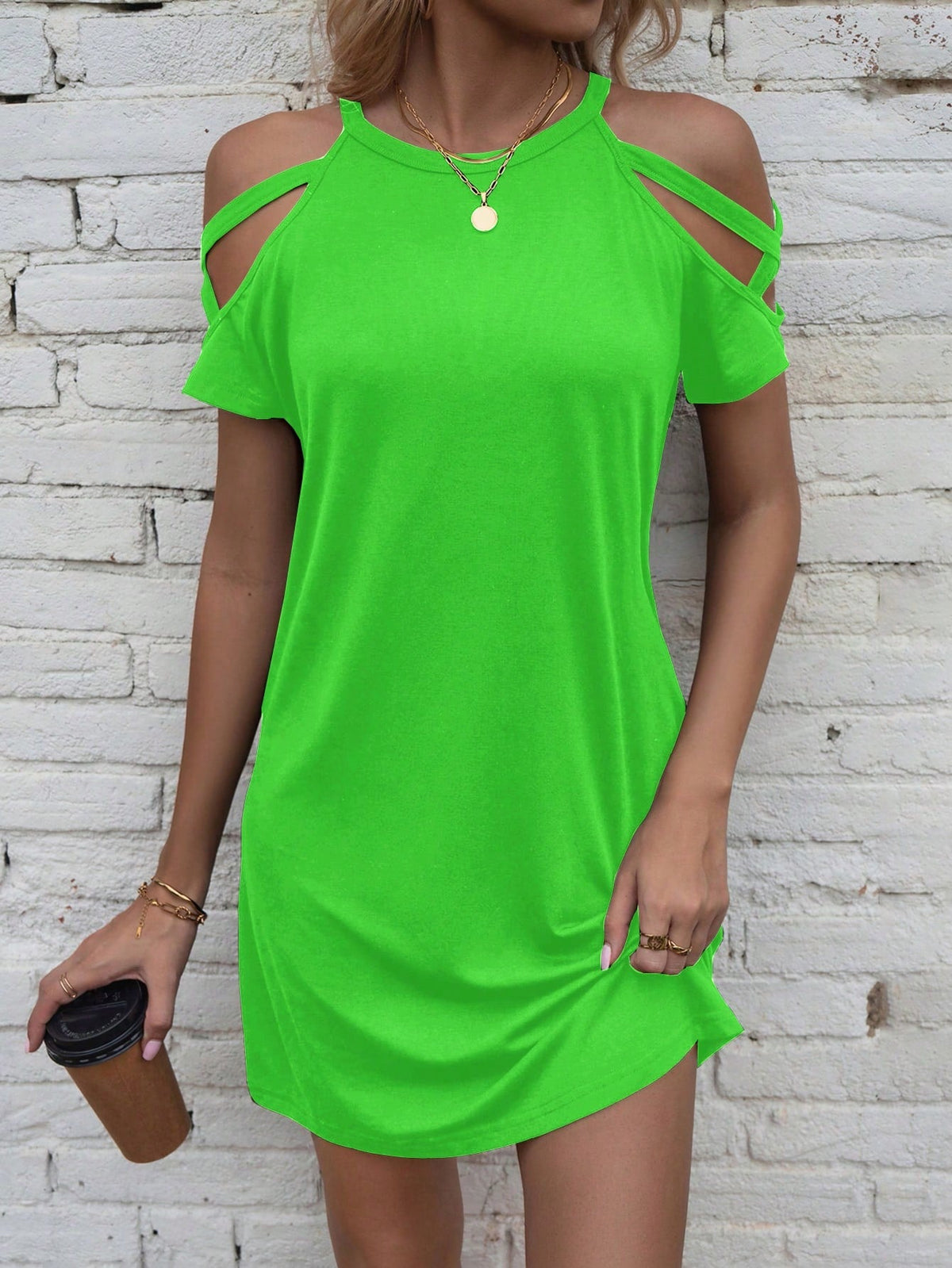 Abito a maglietta con spalle scoperte incrociato