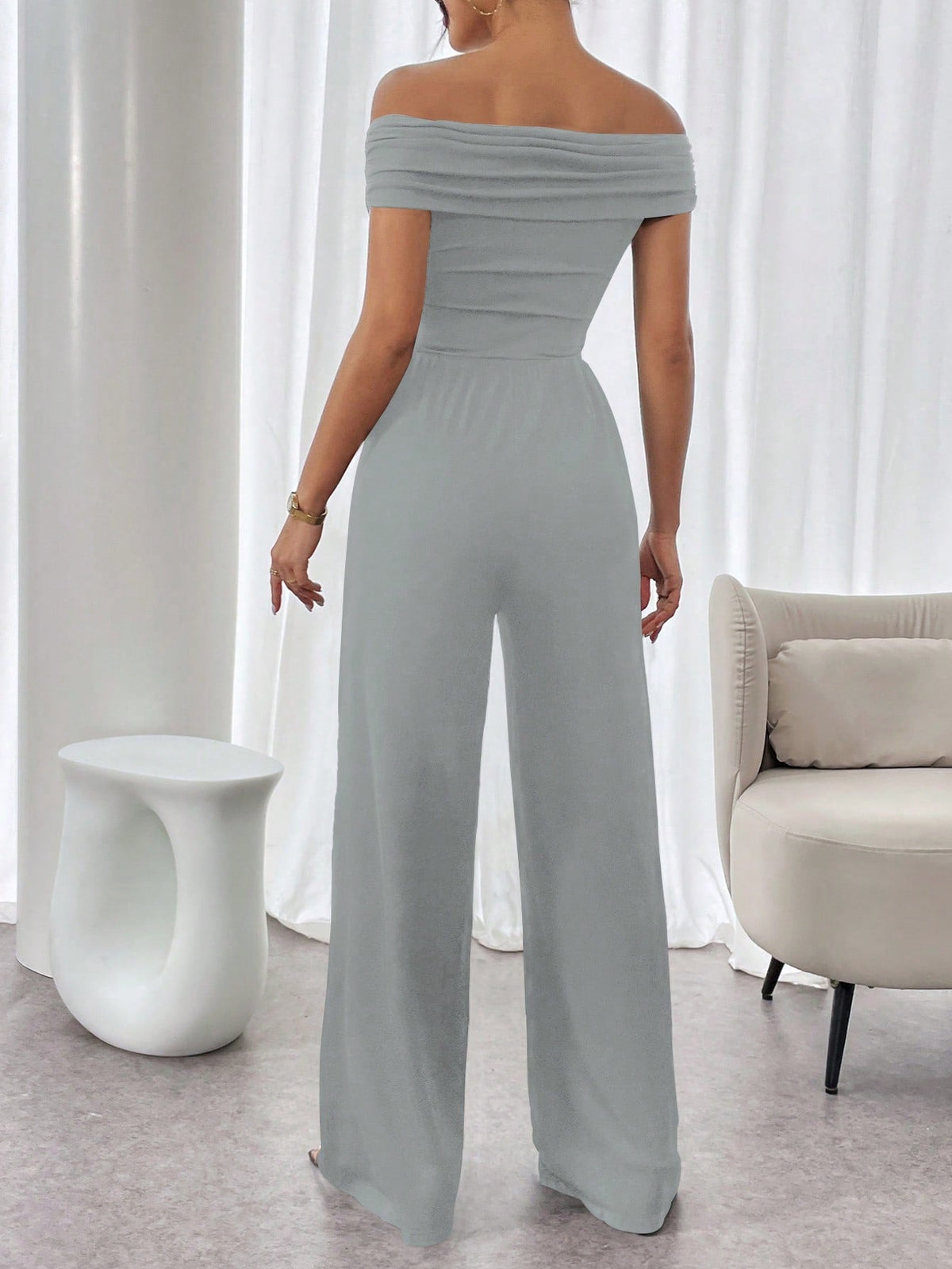 Tuta Elegante Casual A Gamba Ampia Con Pieghe A Spalle Scoperte E In Colore Tinta Unita