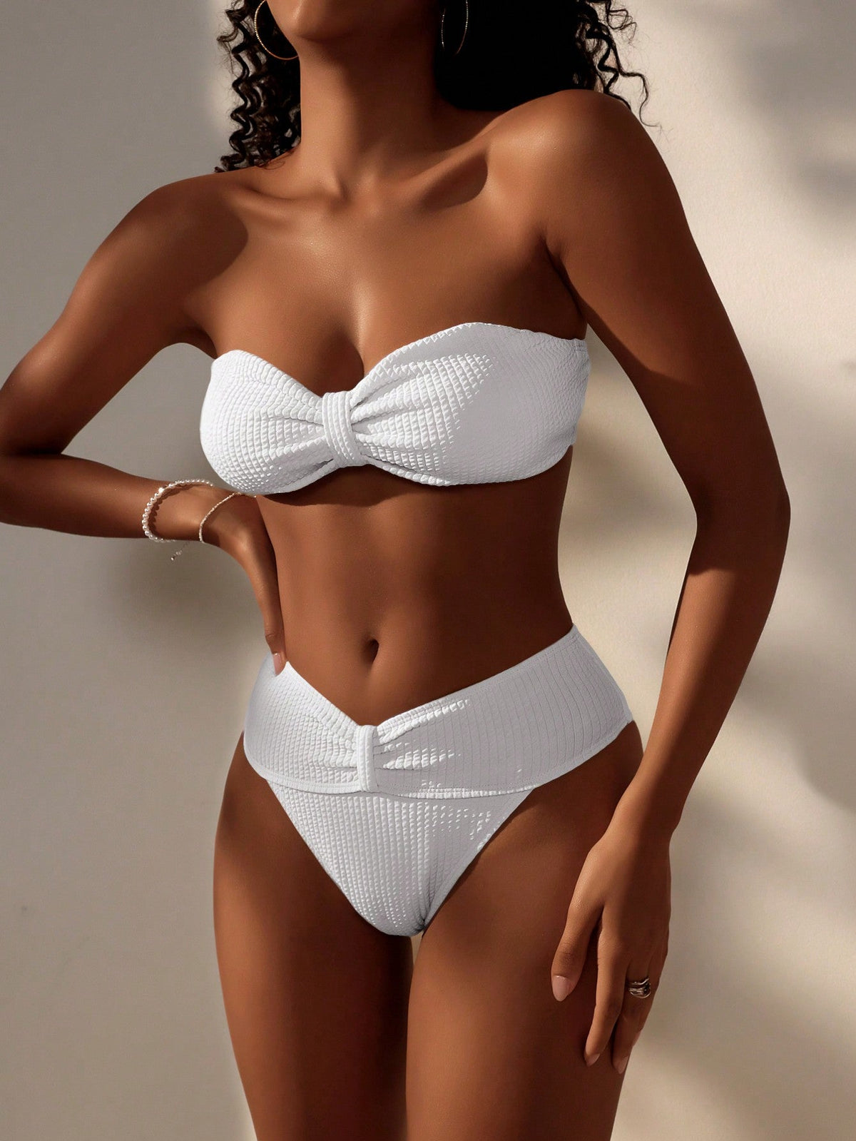 Costume Da Bagno Monocromatico Con Testo A Rilievo Per Donne In Vacanza Al Mare