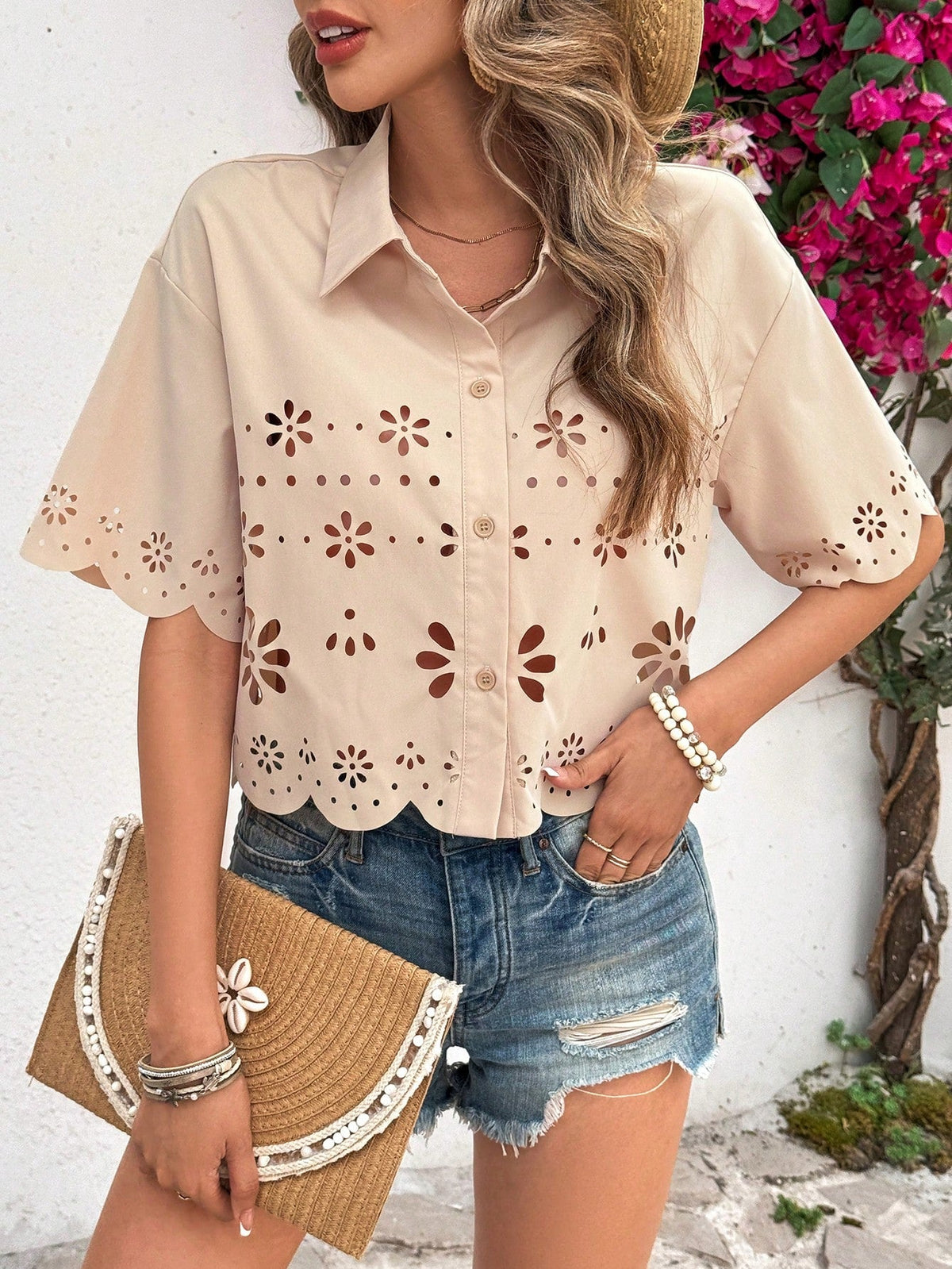 Camicia a maniche corte ricamata con bottoni frontali, semplice e traforata