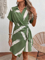 Abito incrociato con stampa pennellate con manica a pipistrello nodo laterale