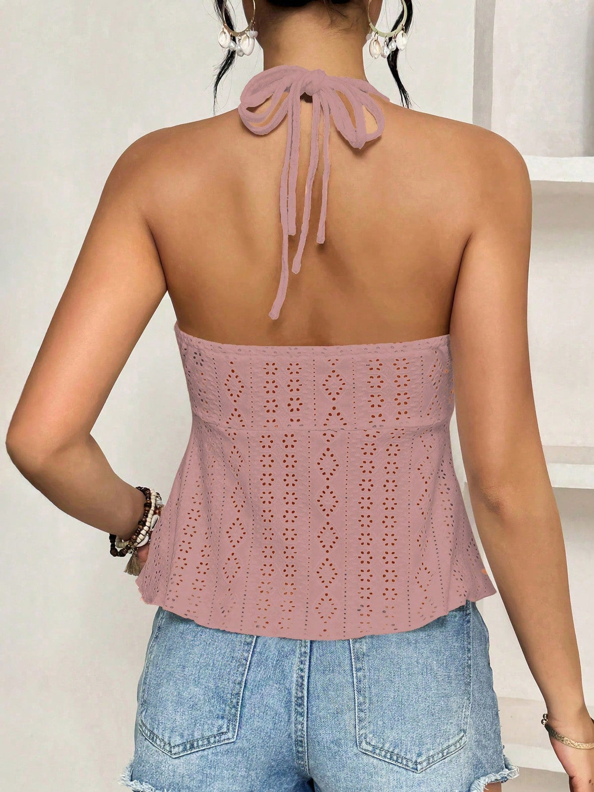 Top Halter Con Ricami A Maglia Vuoti Di Colore Solido