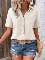 Camicia da donna con bottoni frontali, maniche corte e tessuto a trama per un look casual estivo