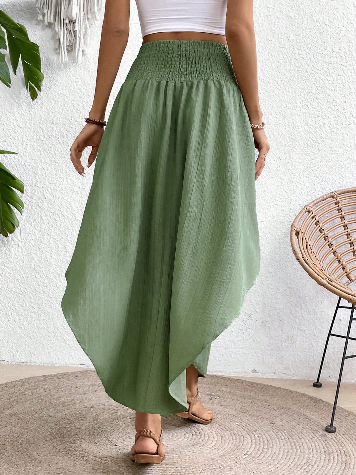 Abito a scacchi con nodo frontale e orlo asimmetrico