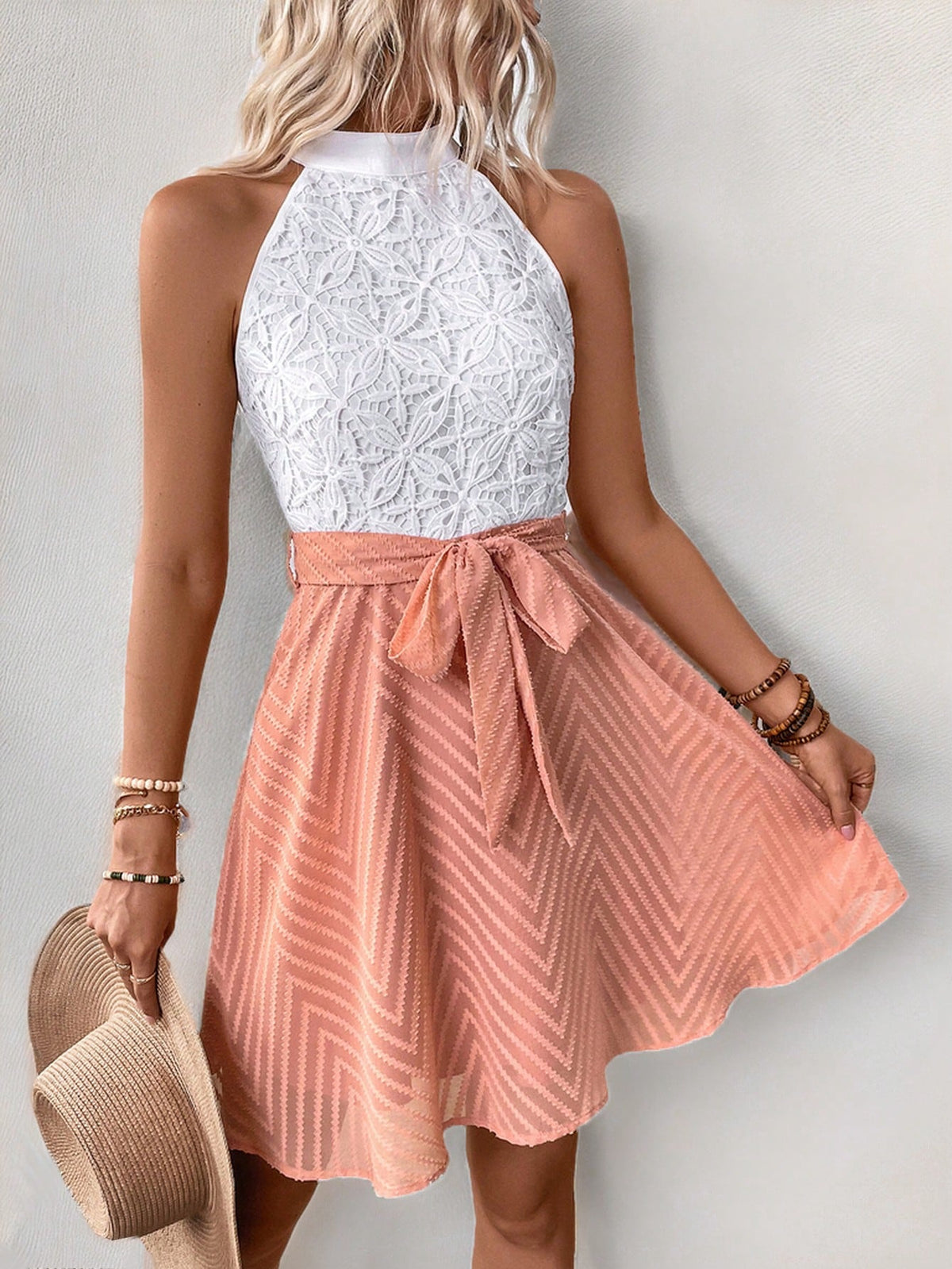 Elegante vestito a collo Halter in pizzo a colori contrastanti con patchwork per le vacanze