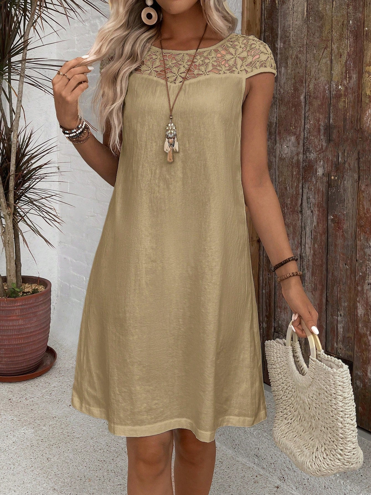 Abito casual estivo in cotone con patchwork in pizzo, colore solido bianco, vestito aderente per donne