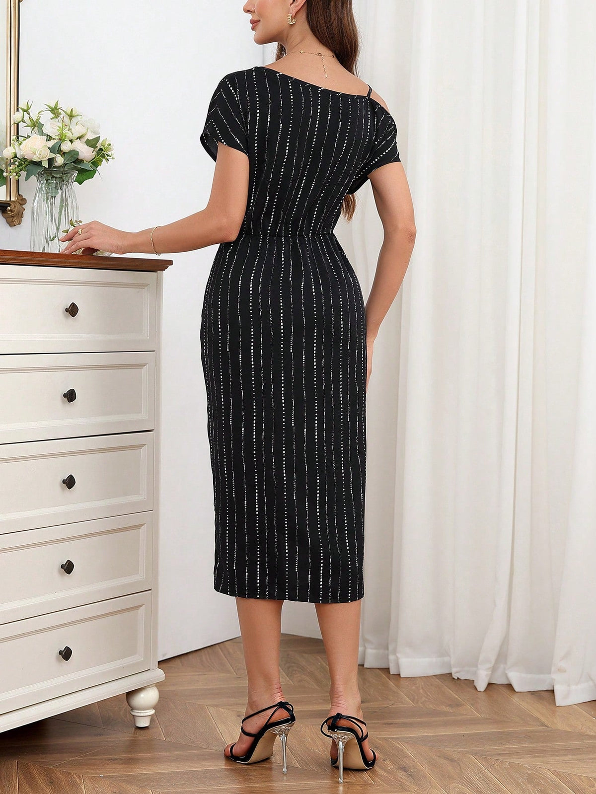 Vestito Donna Con Stampa A Spina Di Pesce, Collo Asimmetrico Con Twist E Avvolgimento