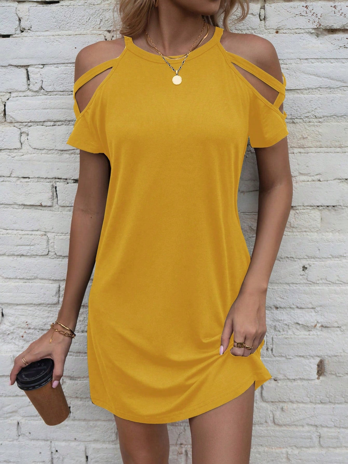 Abito a maglietta con spalle scoperte incrociato