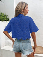 Camicia a maniche corte ricamata con bottoni frontali, semplice e traforata