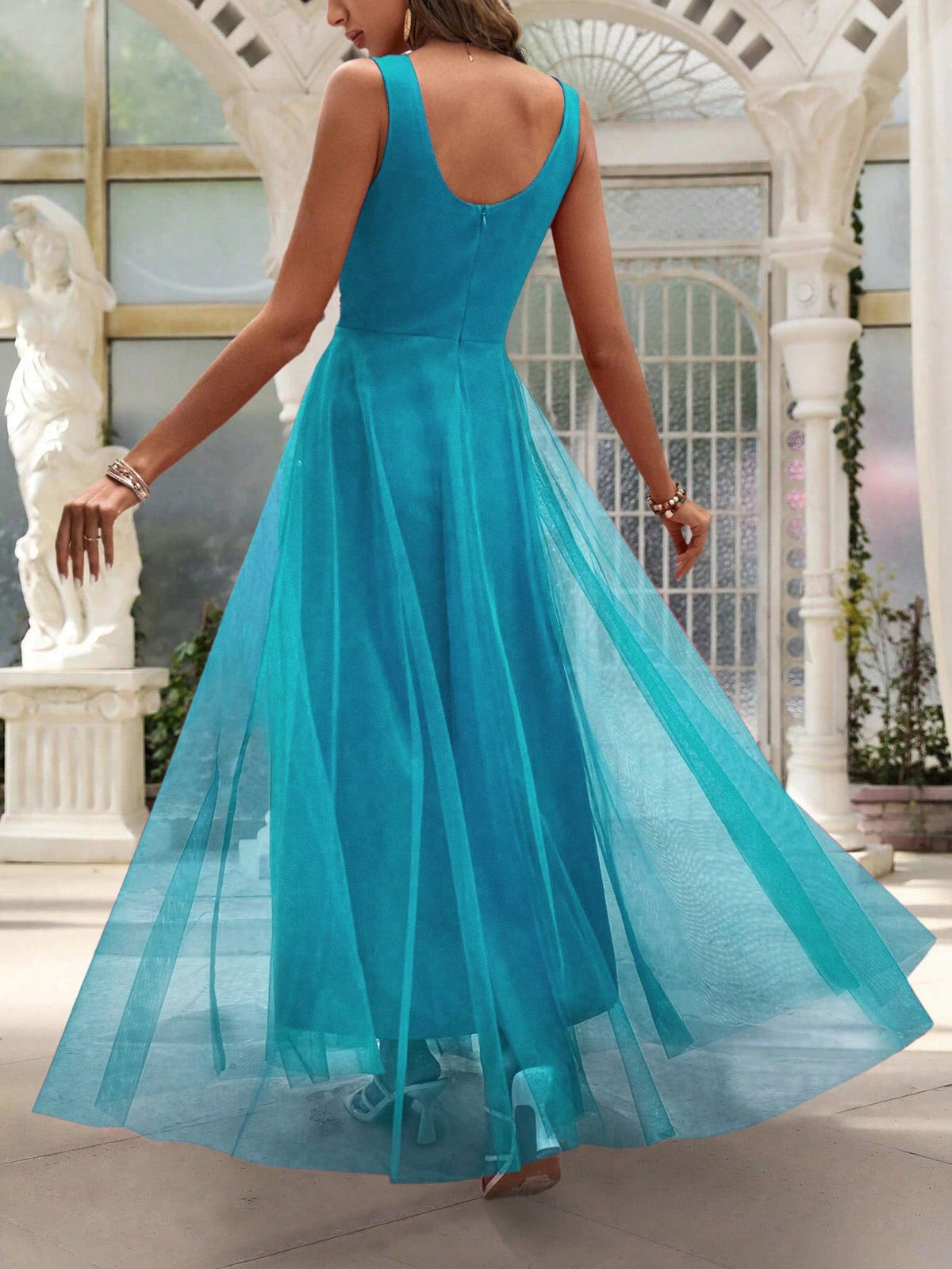 Abito con sovrapposizione a maglia di perline di perle