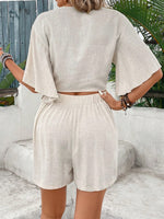 Top Con Maniche A Farfalla E Nodo Frontale, E Shorts