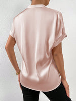 Camicia a maniche corte tinta unita con colletto alla coreana e chiusura frontale con bottoni per abbigliamento casual