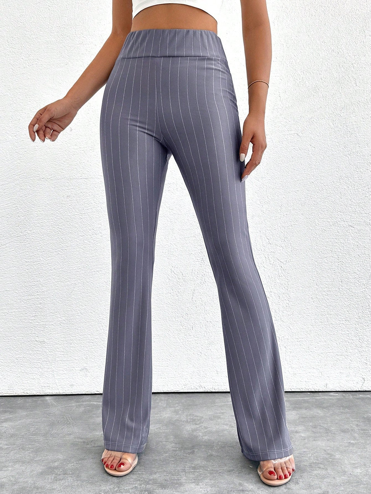 Pantaloni a zampa d'elefante in vita alta e lunghezza extra alta