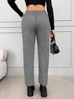 Pantaloni con elastico in vita e tasche inclinate