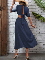 Abito trapezio scollo profondo con cut out sulla vita