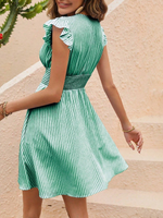 Abito da vacanza da donna con stampa a righe e fiori, scollo a V con vita con volant e cintura