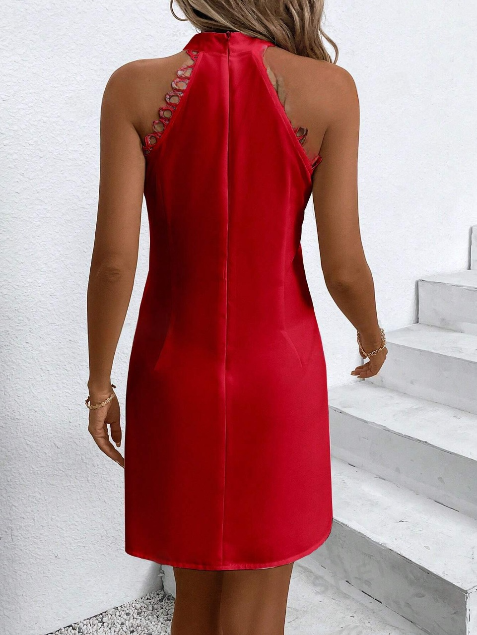 Vestito semplice e quotidiano a righe per le donne con spalle scoperte