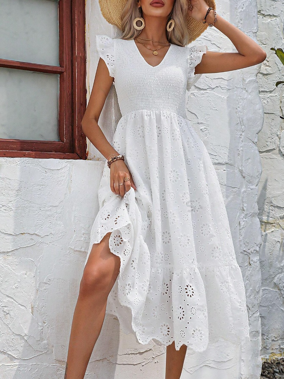 Abiti ricamo ad occhielli con bordo a volant