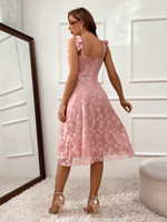 Abito con bretelle sottile a pois con spalle annodate