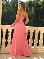 Abiti monospalla a fessura alta