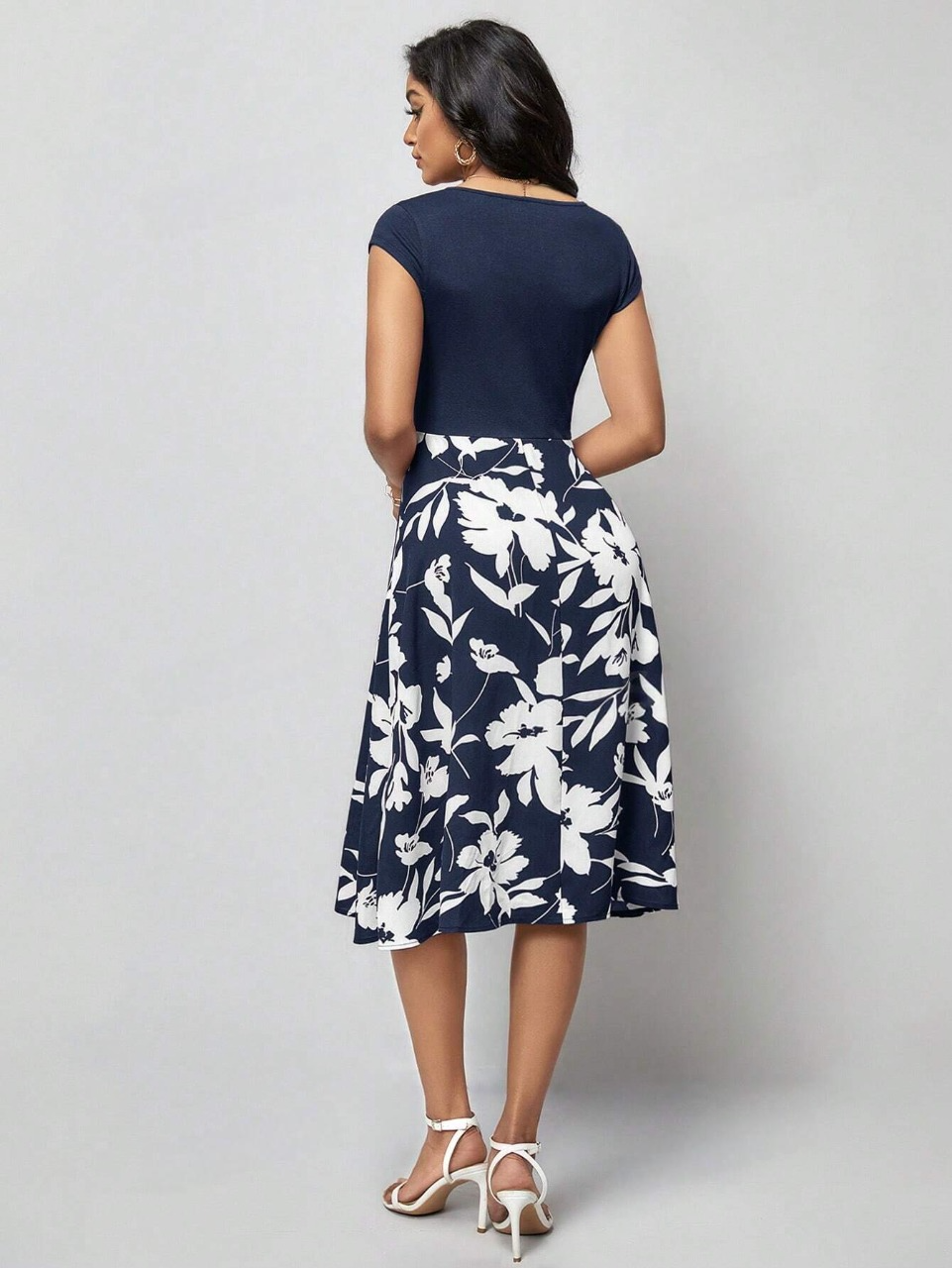 Abiti con stampa floreale incrociato