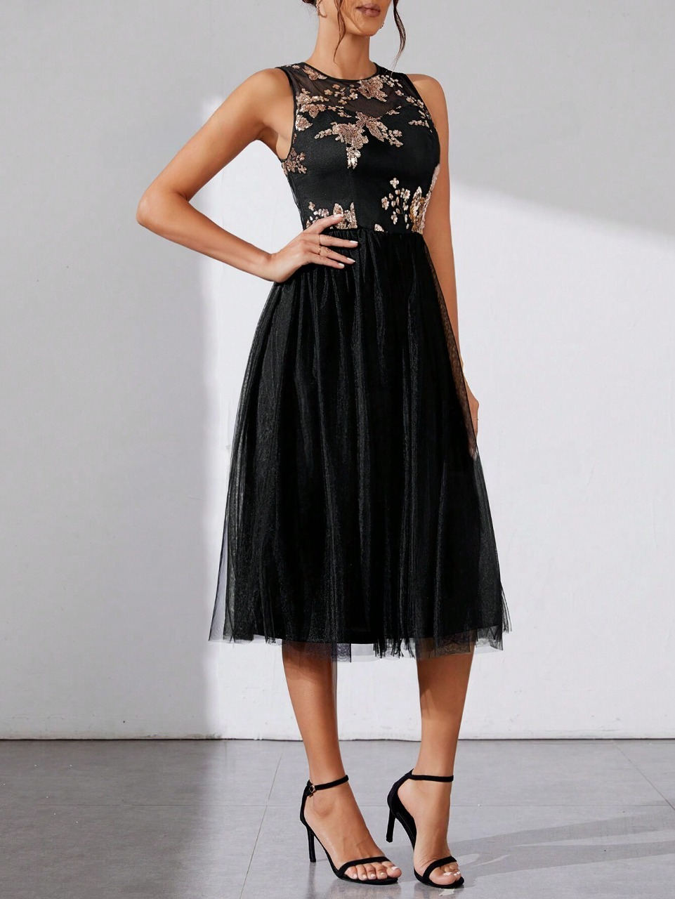 Abito Da Donna Con Giuntura In Rete Con Ricami Floreali E Perline