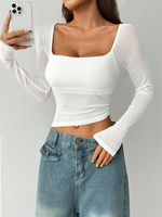 Top a rete Primavera con scollo quadrato nero, orlo asimmetrico e crop per appuntamenti serali