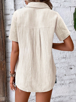 Camicia da donna con bottoni frontali, maniche corte e tessuto a trama per un look casual estivo
