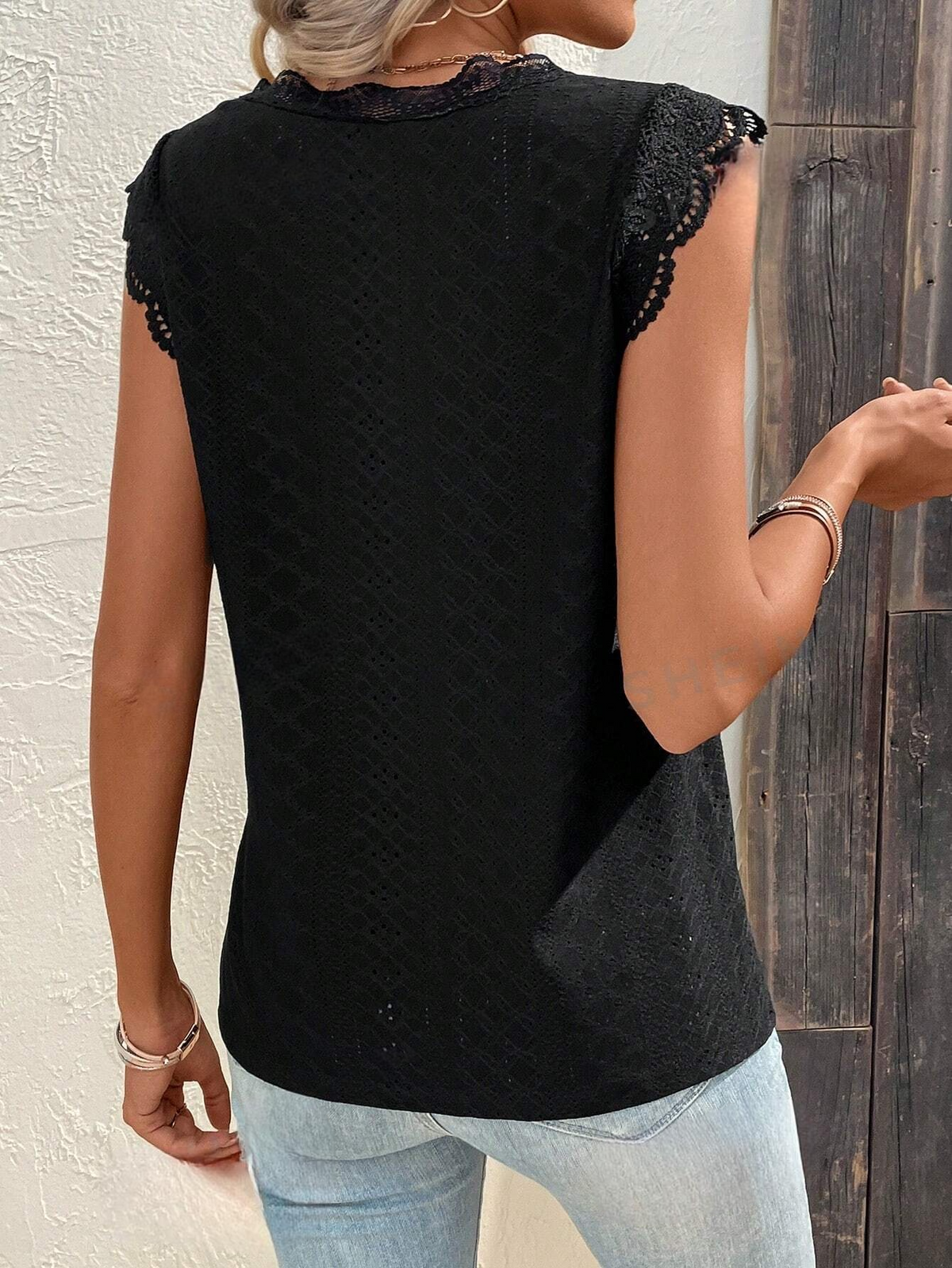 Maglietta pizzo a contrasto con orlo smerlato schiffy