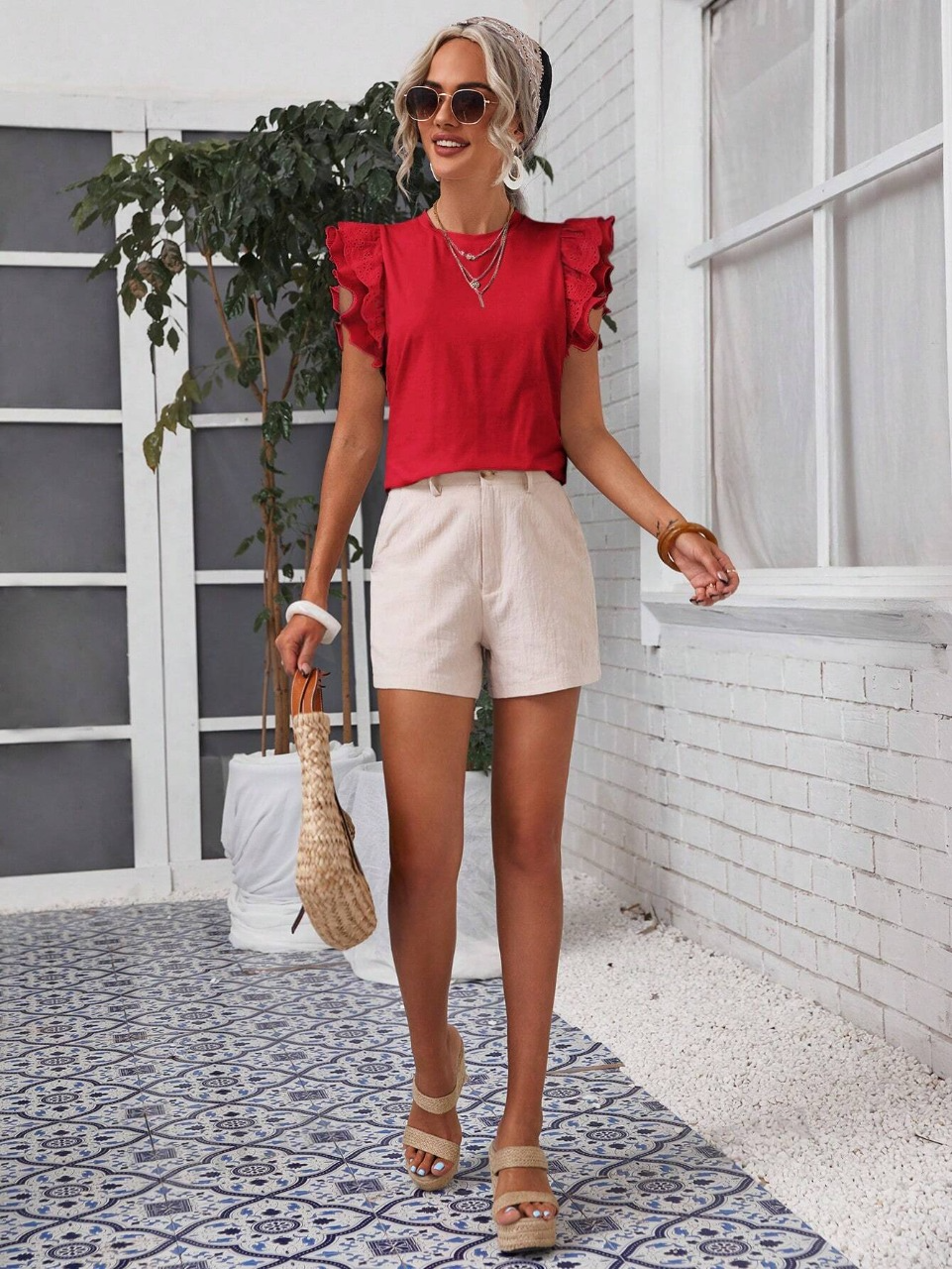 Maglietta semplice e ordinaria da donna con decorazioni di pizzo floreale da indossare ogni giorno