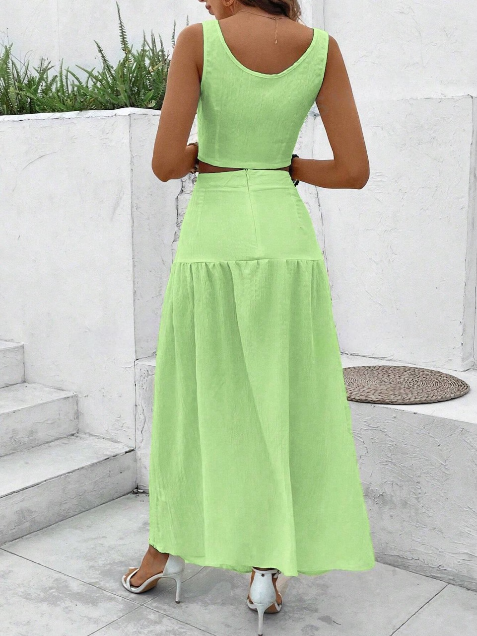 Set-top e gonna donna alla moda di colore tinta unita