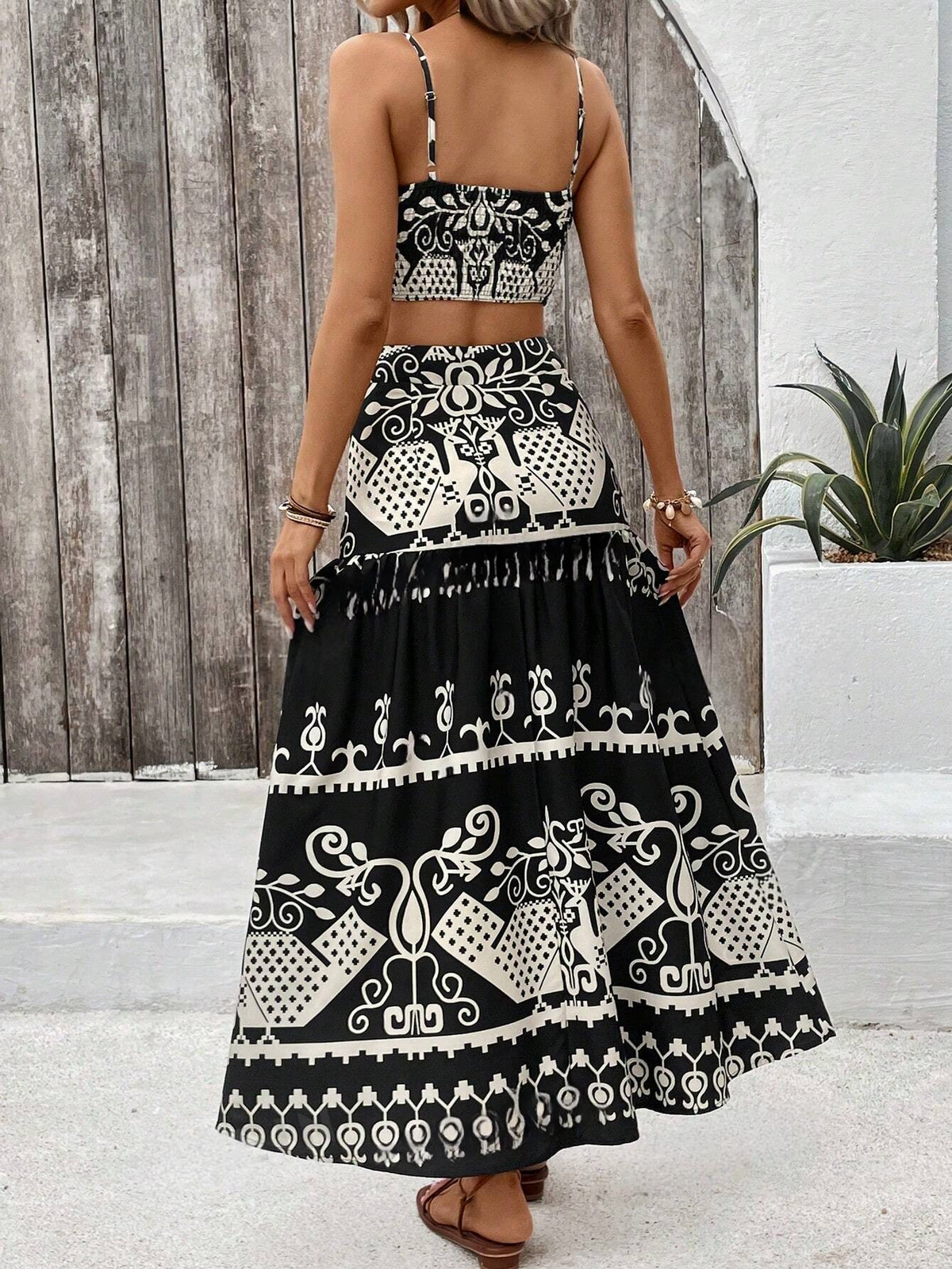 Set di due pezzi con abito a spaghetti con stampa vintage per le vacanze estive