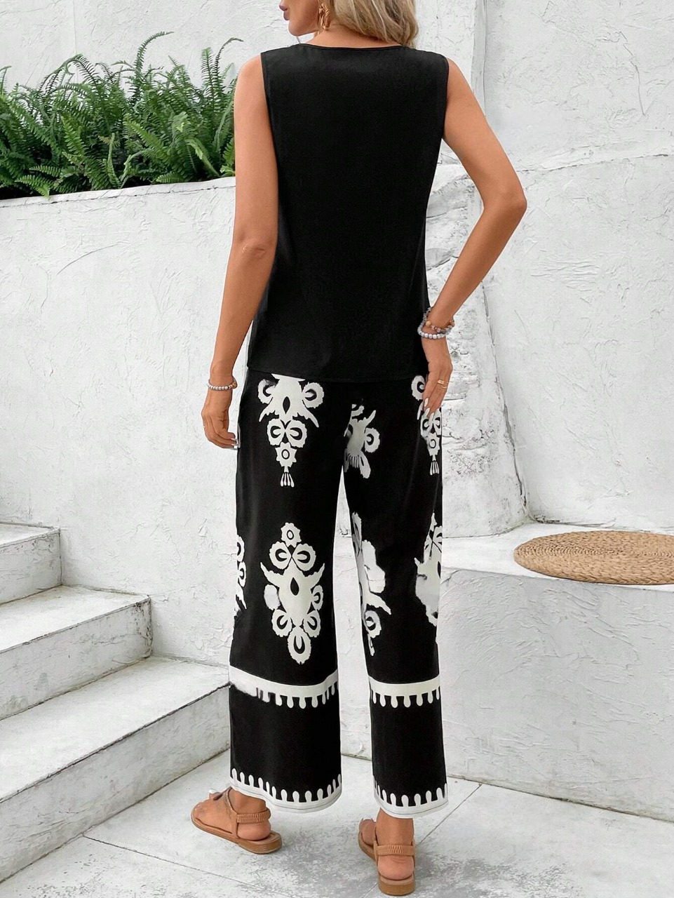 Top senza maniche alla moda di colore solido per donne e pantaloni a gamba dritta stampati