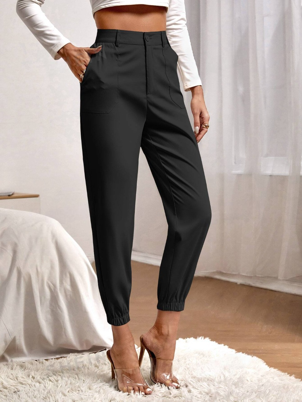 Pantaloni monocolore doppie tasche potati