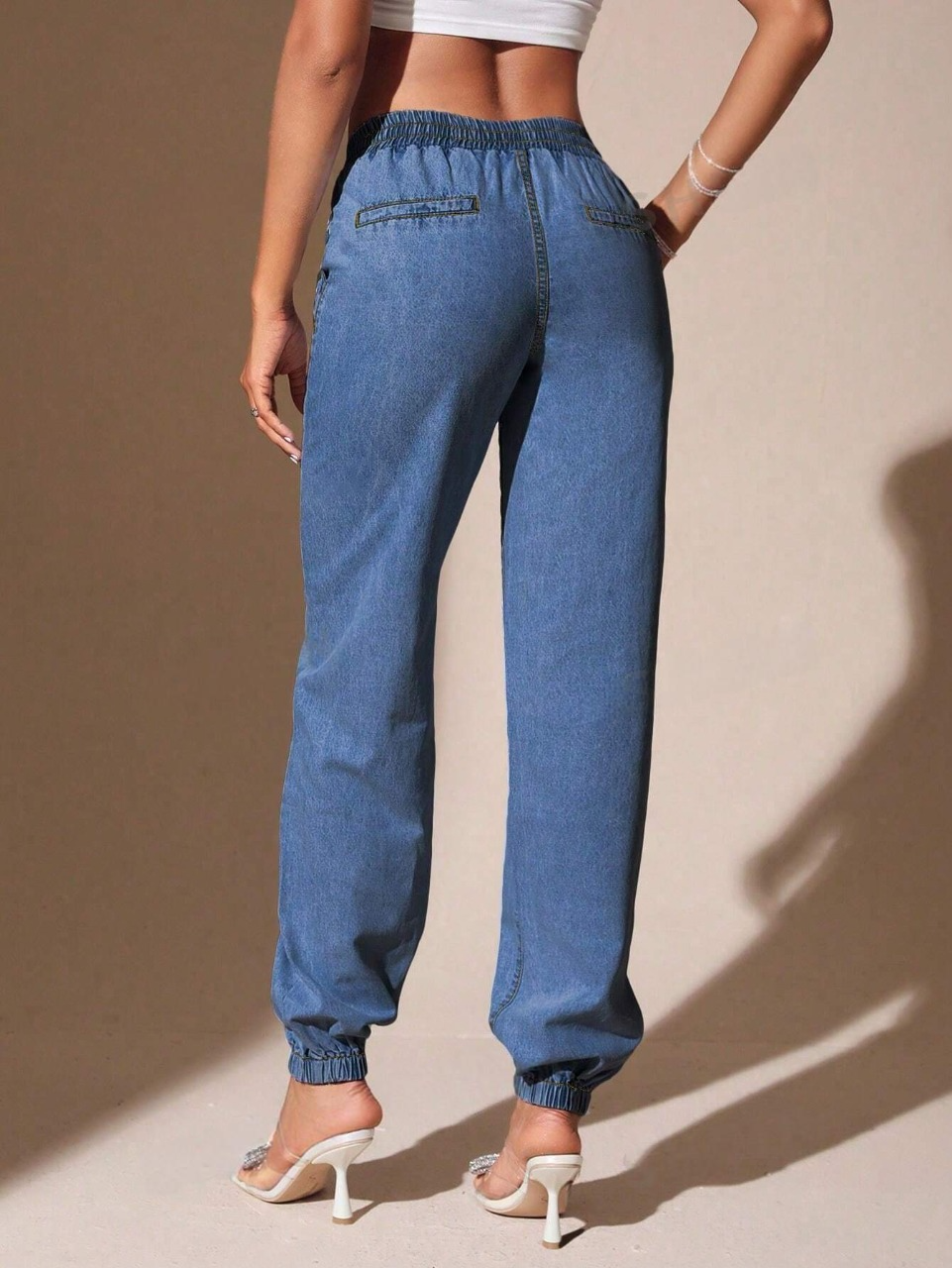 Pantaloni In Denim Con Polsini Elasticizzati Da Donna
