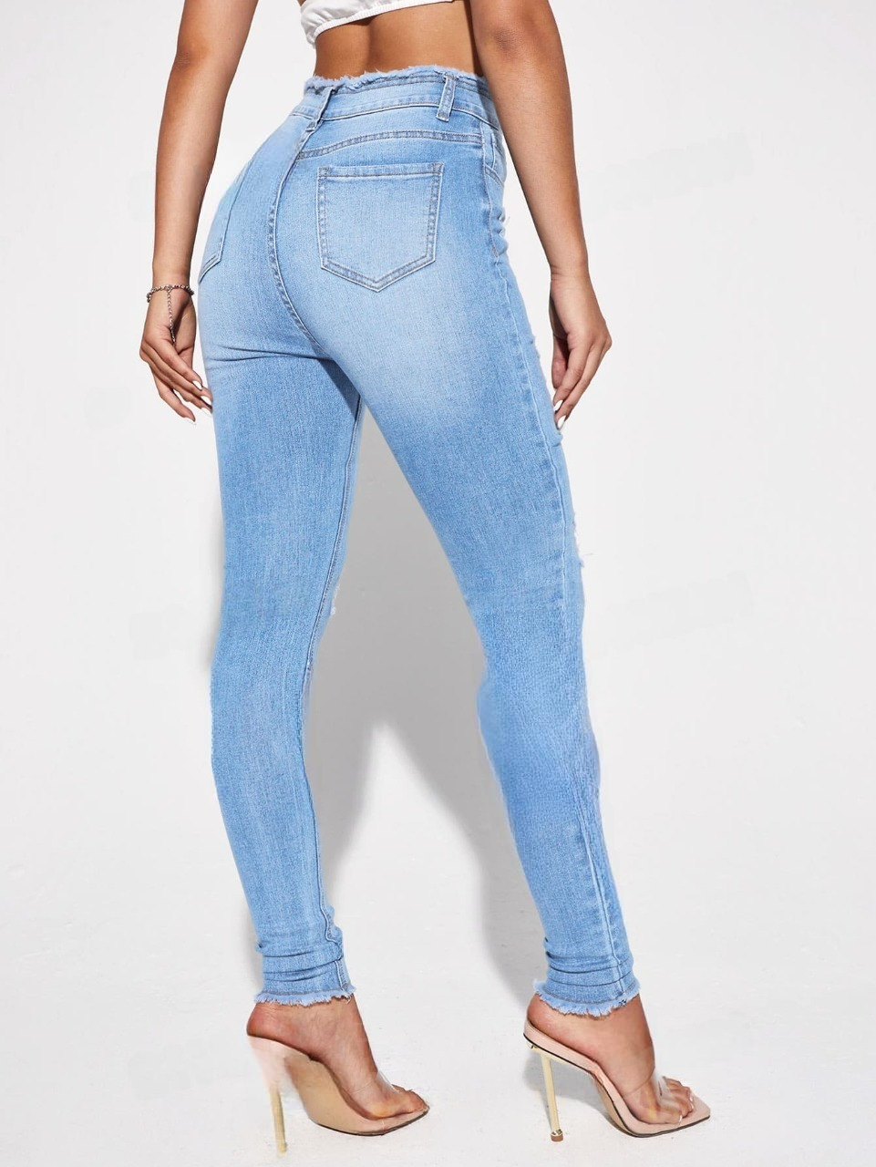 Jeans skinny strappati con vita alta