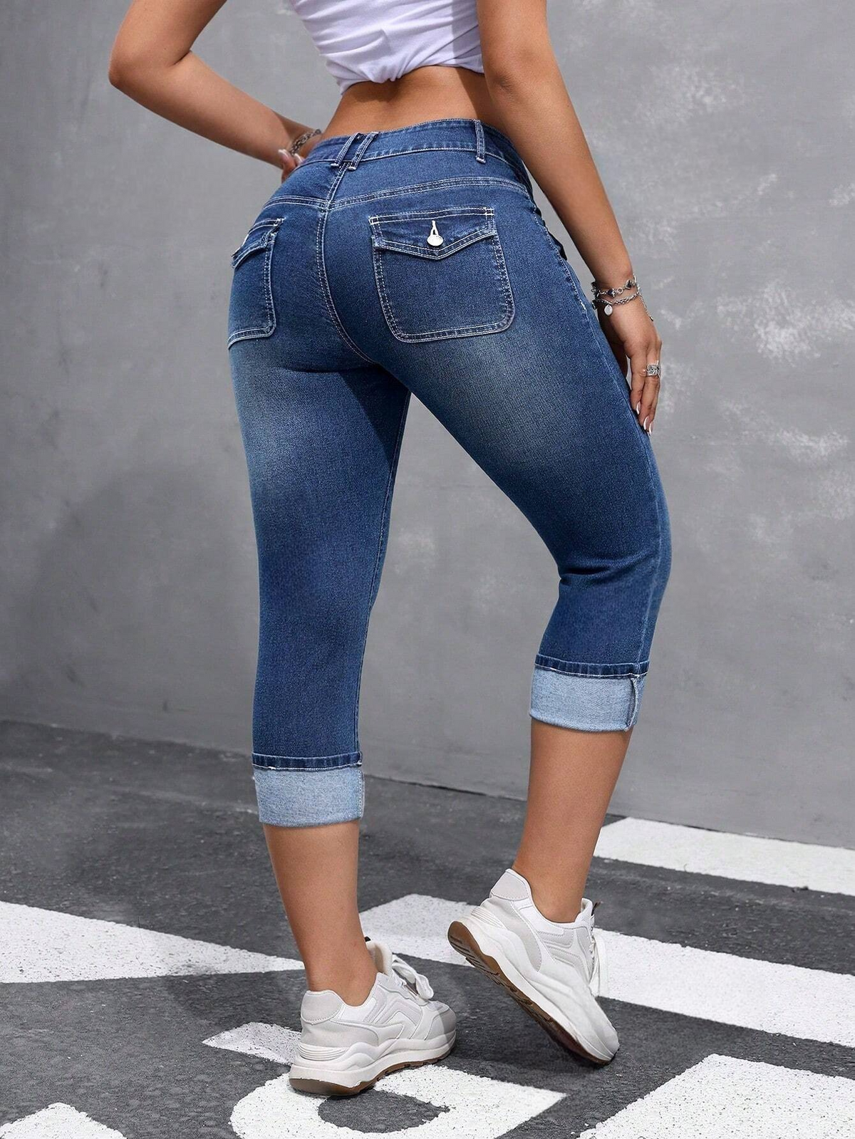 Pantaloni in denim casual a sette punte con orlo ripiegato e tasche, da donna