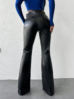 Jeans a gamba svasata vita alta