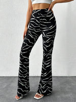 Pantaloni svasati con stampa leopardo