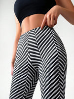 Pantaloni svasati con stampa chevron