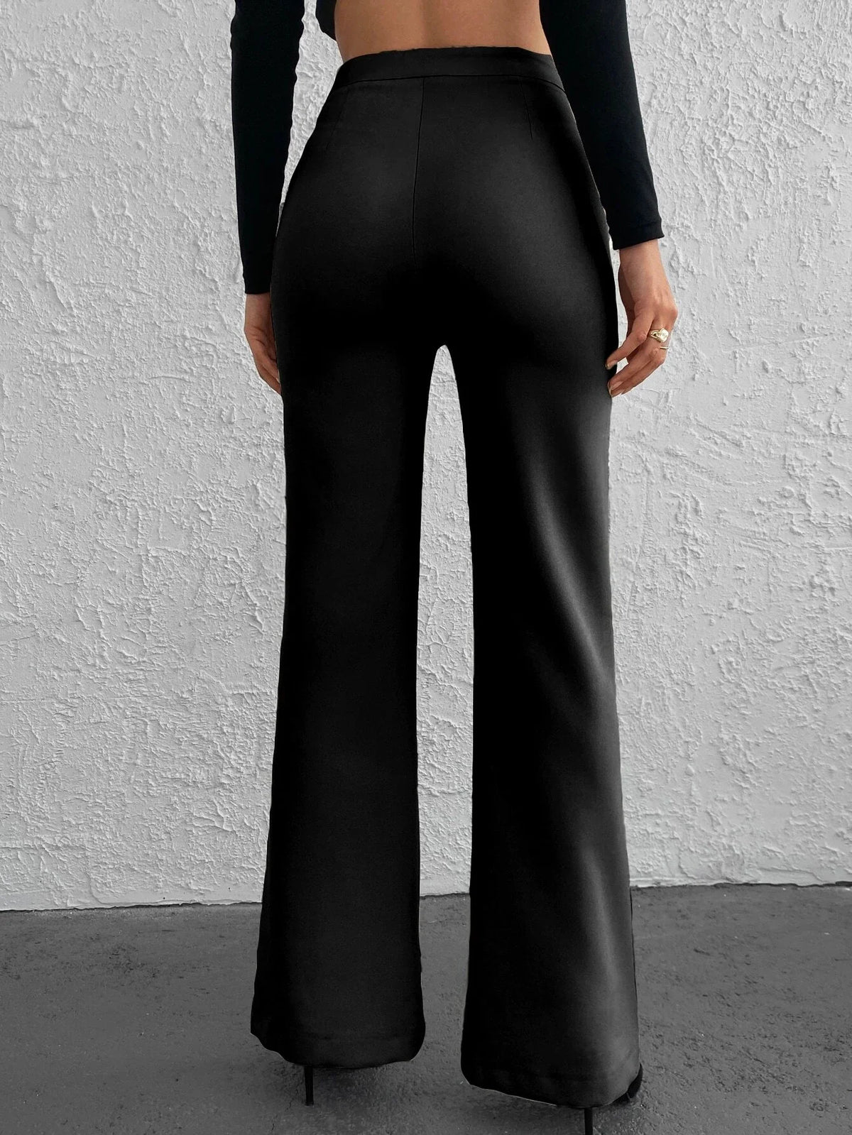 Pantaloni svasati monocolore senza cintura