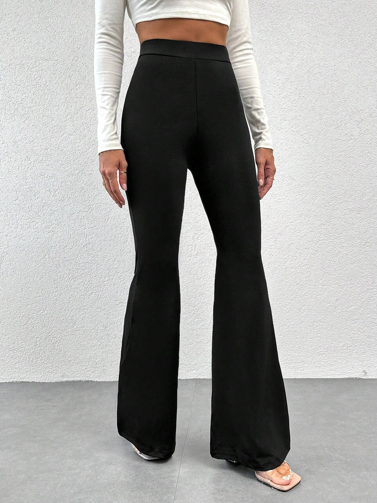 Pantaloni svasati vita alta